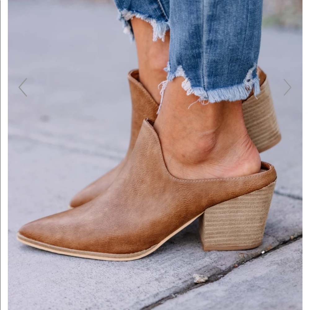 Brown mules